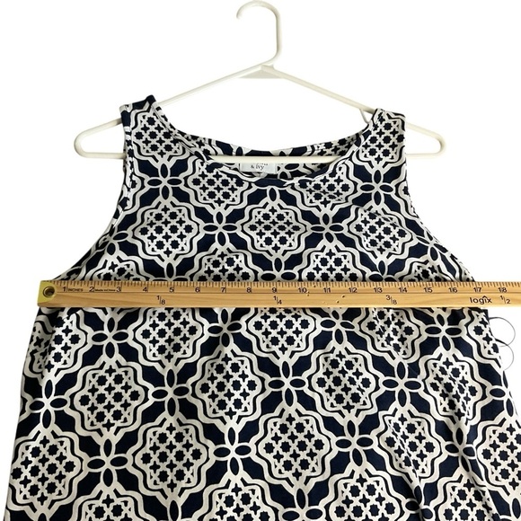 Crown & Ivy Geometric Blue and White Midi Dress - Picture 7 of 8